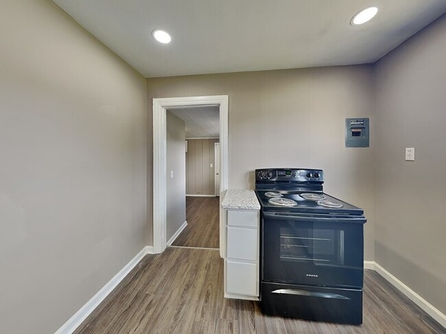 Foto del edificio - 1633 Eastern Valley Rd