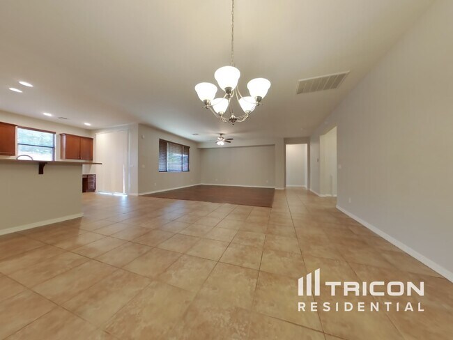 Building Photo - 30352 W Whitton Ave