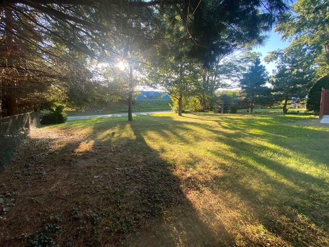 Building Photo - 2218-20-2220 Midland Dr