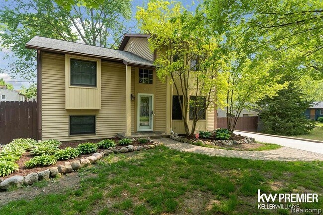 Foto del edificio - 4022 Hazelett Dr