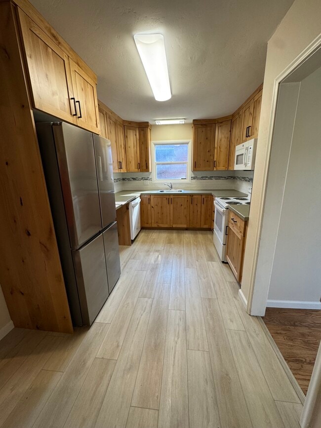 Building Photo - 216 S 11th Ave