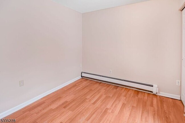 Foto del edificio - 77 Swartswood Rd
