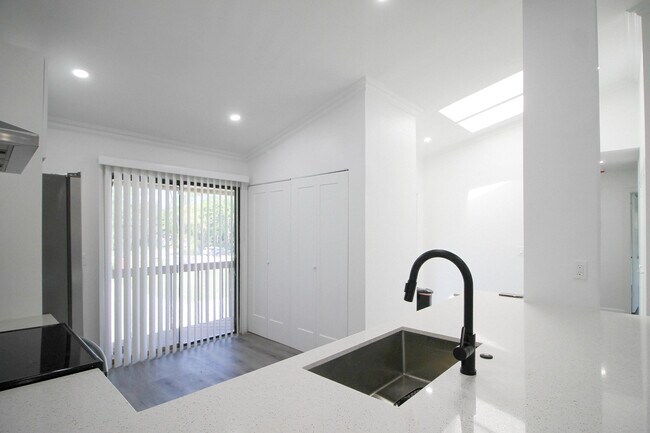 Foto del edificio - 13055 Albright Ct