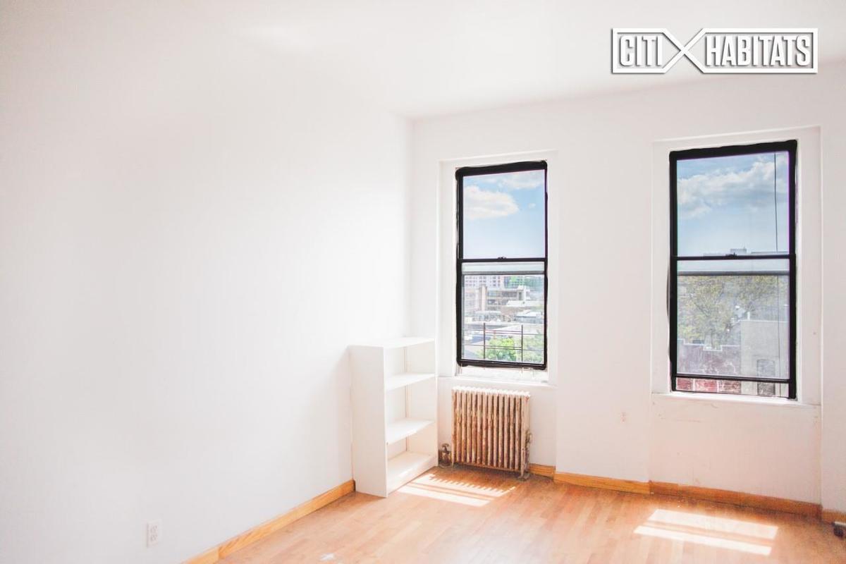 Foto principal - 245 Montrose Ave