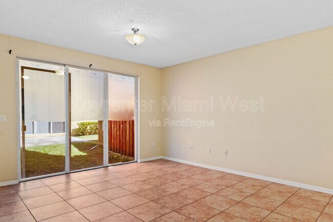 Foto del edificio - 4215 Ne-22 Dr