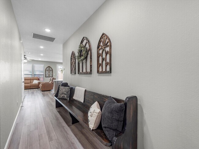 Building Photo - 1006 Camellia Hls Ln
