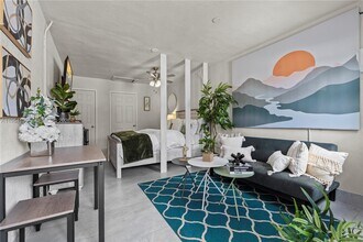 Building Photo - 12101 Everglades St