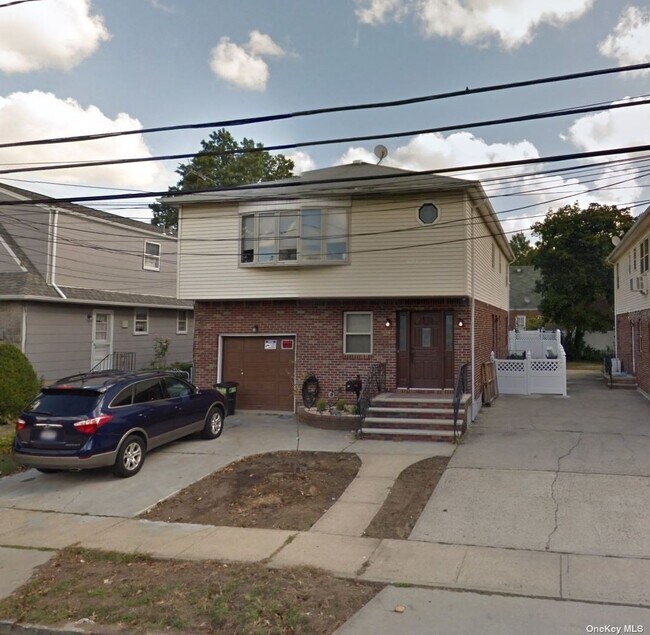 Building Photo - 118 N 5th St