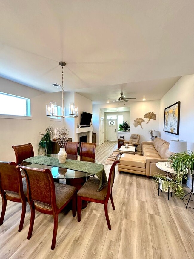 Building Photo - Gorgeous single-Level Pahlisch Home with a Fully Fenced Yard!