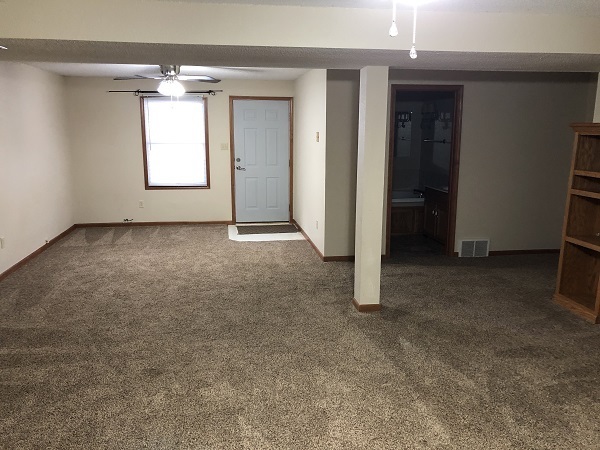 Building Photo - House For Rent!