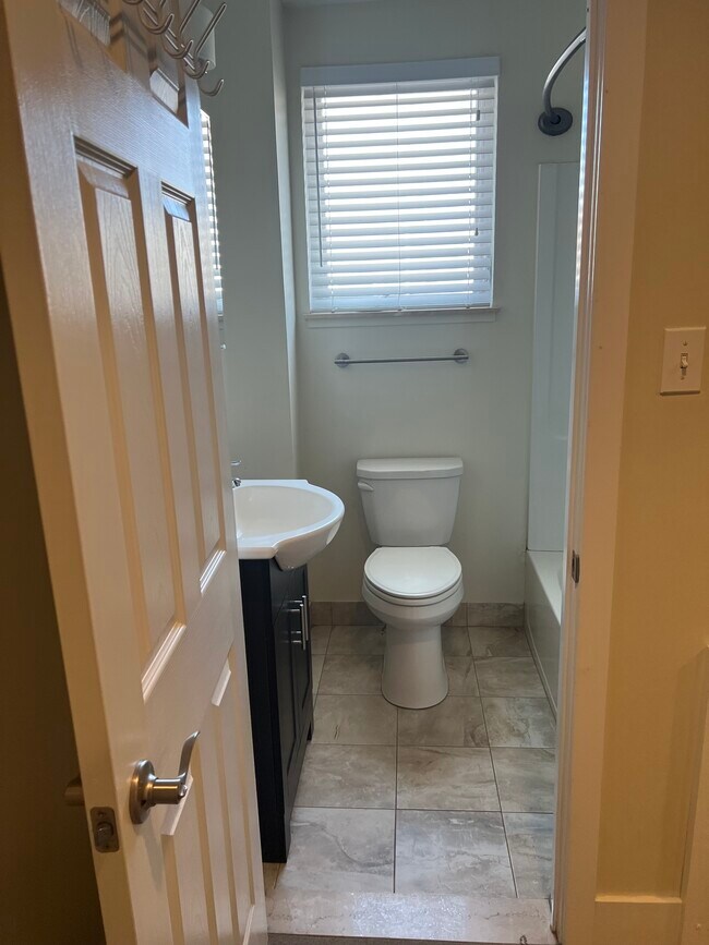 Bathroom - 1636 S Front St