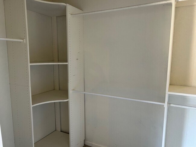 Foto del edificio - 4 Bedroom 2 Bathroom House