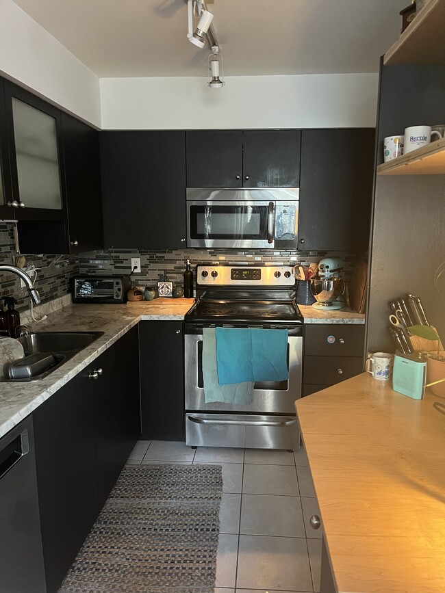 Functional kitchen, brand new fridge (not pictured) - 1723 Frances St