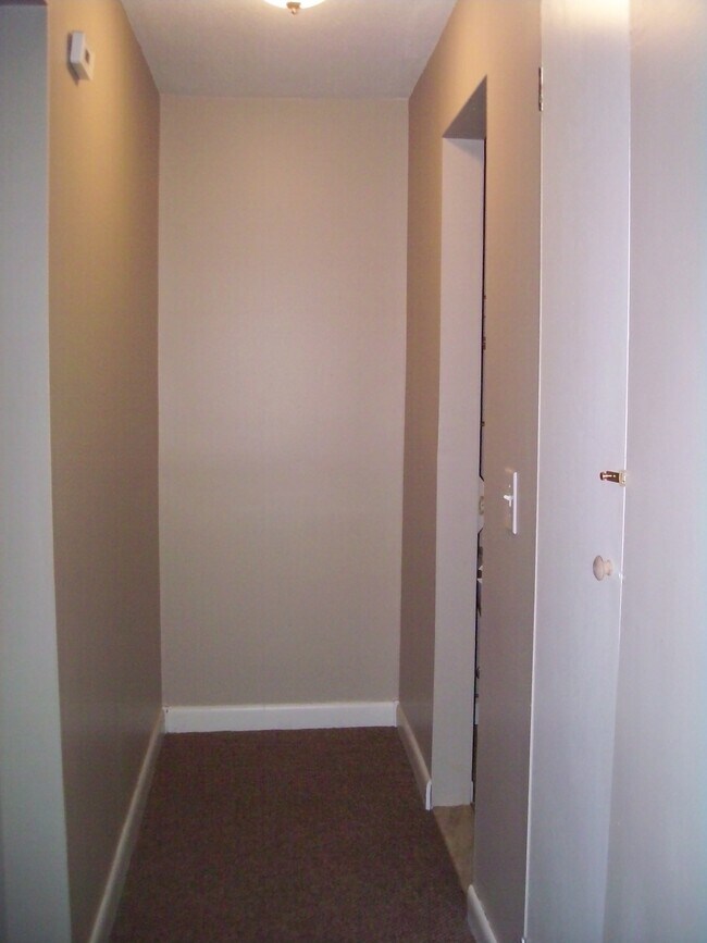 Building Photo - 1309 Saint James Ave