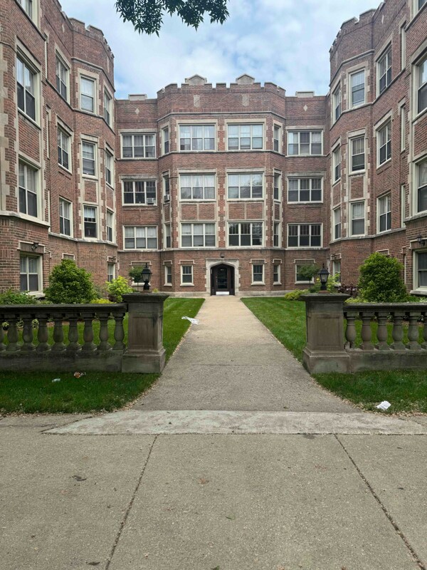 1726 E 70th St Unit 241, Chicago, IL 60649 Room for Rent in Chicago