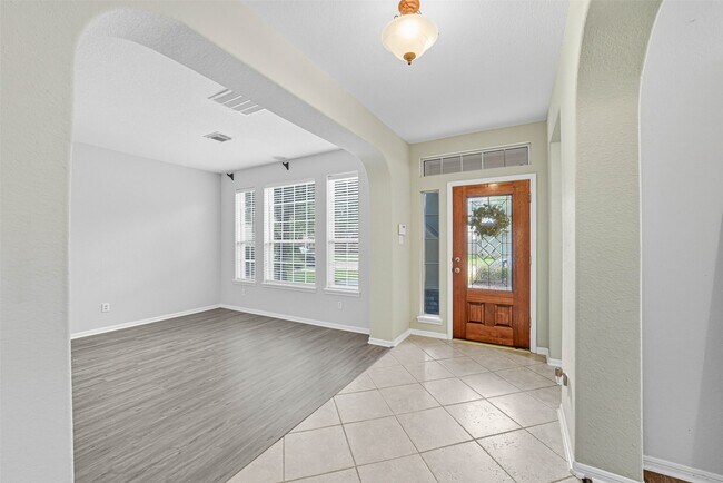Foto del edificio - 6114 Breezy Hollow Ln