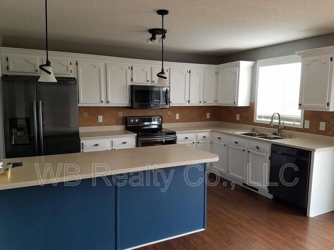 Building Photo - 710 SE Murphy Dr