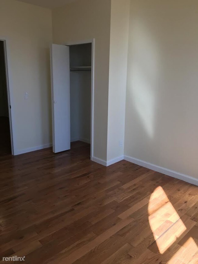 Building Photo - 1223 Halsey St