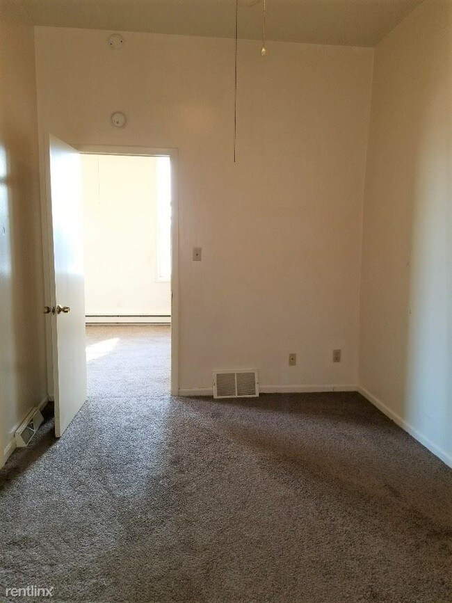 Foto del edificio - 1 br, 1 bath  - 165 Riley St Apt B