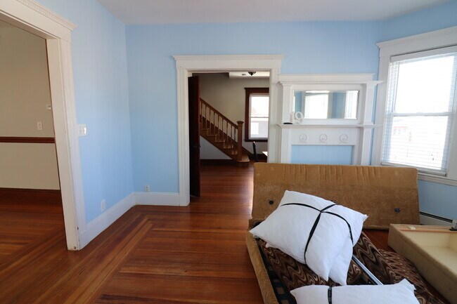 Building Photo - 19 Mapleton St