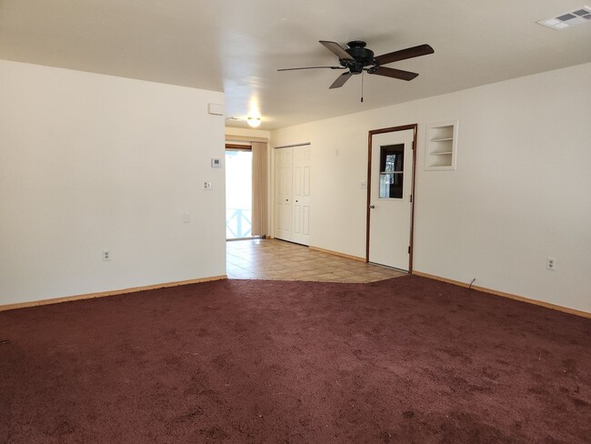 Building Photo - Adorable 2 bed / 2 bath - with 1 car garage