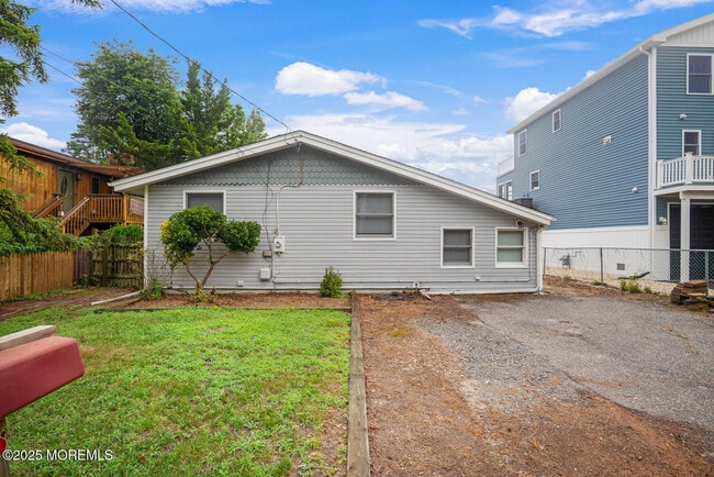 Building Photo - 9 Admiral Dr