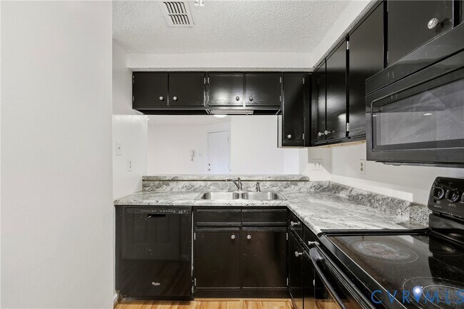 Foto del edificio - 2440 Stembridge Ct