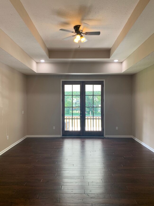 Building Photo - Modern comfort and privacy in the heart of...