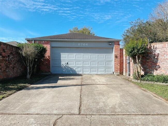 Foto del edificio - 8706 Brummel Dr