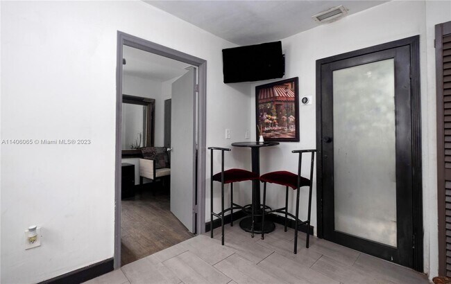 Foto del edificio - 19 NW 51st St