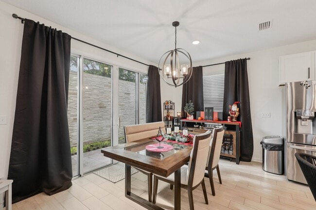 Foto del edificio - 7233 Mahogany Run Dr