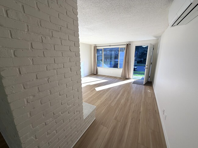 Building Photo - 745 E 43rd Ave