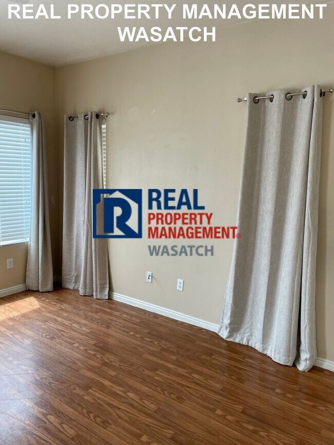 Building Photo - Beautiful Draper Townhome - Available Augu...
