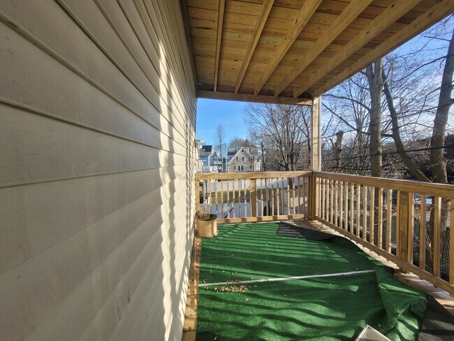 Building Photo - 110 Howland St