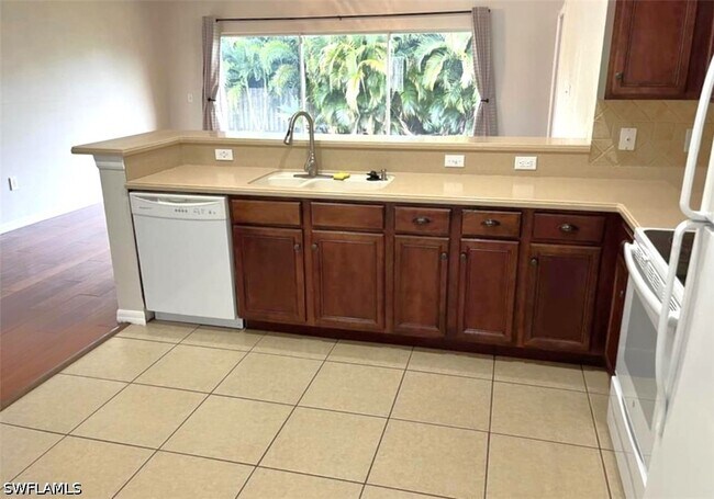 Foto del edificio - 8334 Robin Rd