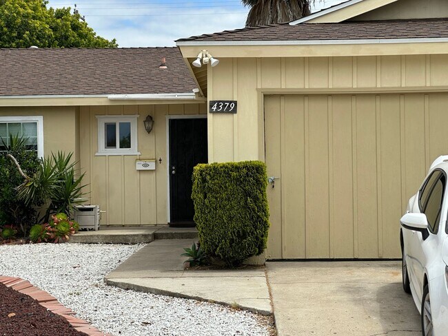 Foto del edificio - Renovated Clairemont 4BR with Private Yard, Covered Patio & 2-Car Garage – Minutes to the Beach