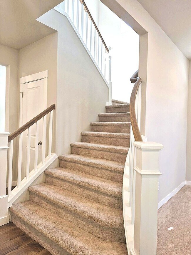 Foto del edificio - Beautiful 5BD/3BA home located in Rainer Ridge