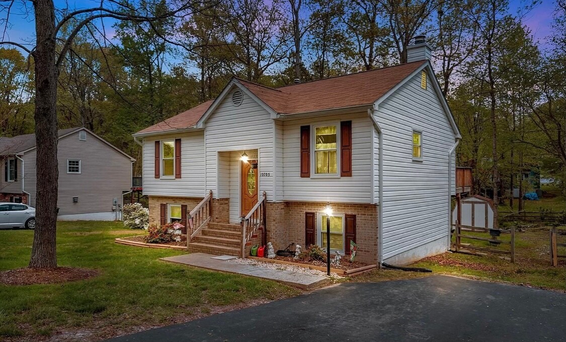 Primary Photo - 10705 Cobblestone Dr