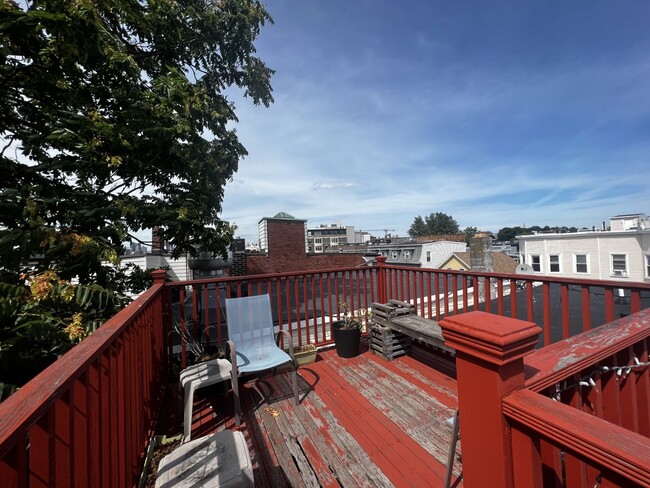 Building Photo - 613 Dorchester Ave