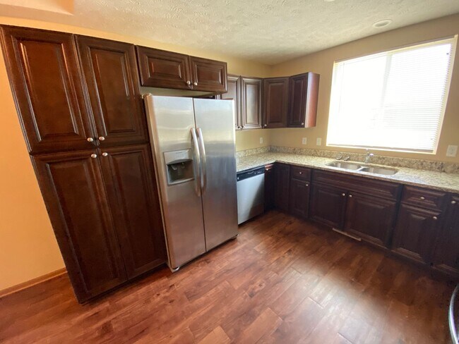 Building Photo - Newer Home in Excellent Family Neighborhood