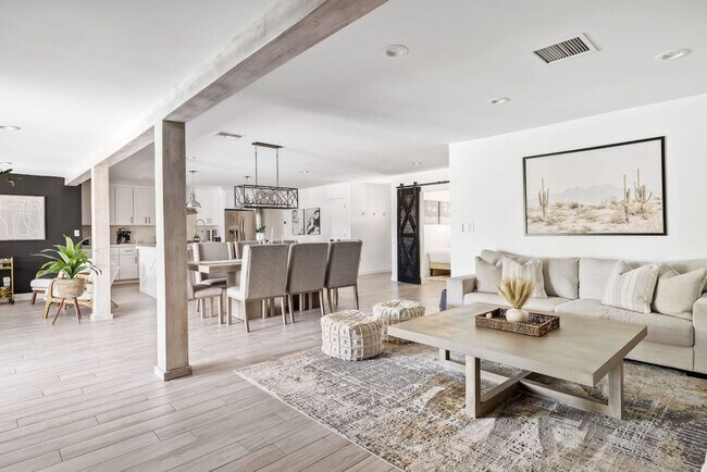 Foto del edificio - 3038 N 81st Pl