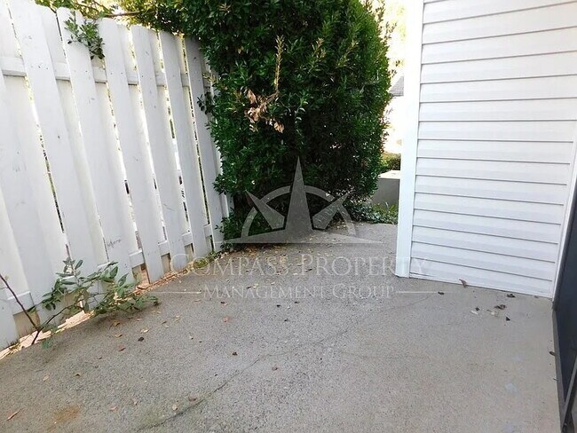 Foto del edificio - 1711 Cotton Patch Ln