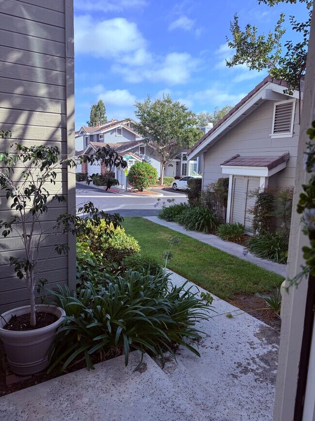 Foto del edificio - Updated 3BD/2.5BA 2-Story Townhouse in Pri...