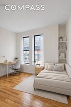 Building Photo - 270 E 78th St