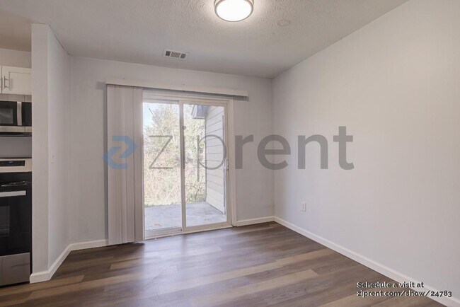 Building Photo - Unit A