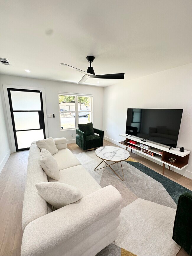 Foto del edificio - 1402 Braes Ridge Dr