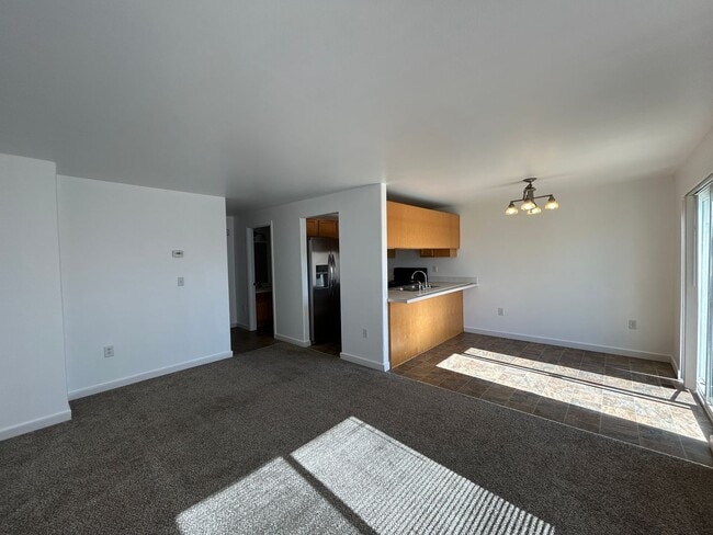 Foto del edificio - 3 Bedroom / 2.5 Bathroom Townhouse in SW Redmond