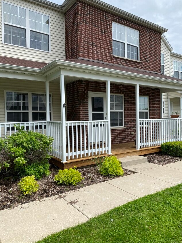 Primary Photo - 102 Louie Ln