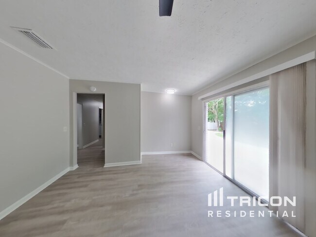 Foto del edificio - 10769 High Ridge Rd