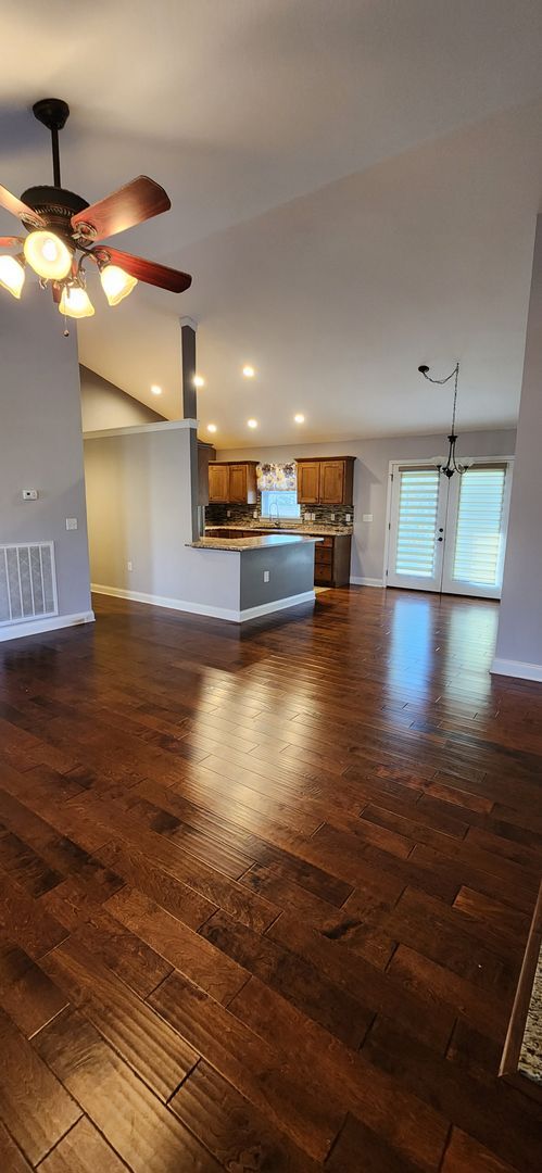 Building Photo - 114 Camelot Ln